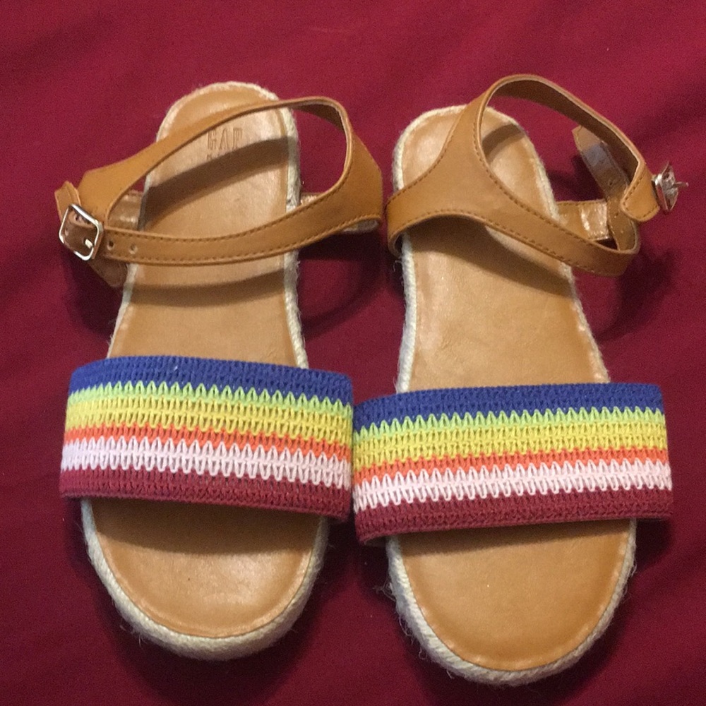 New Gap sandals size S